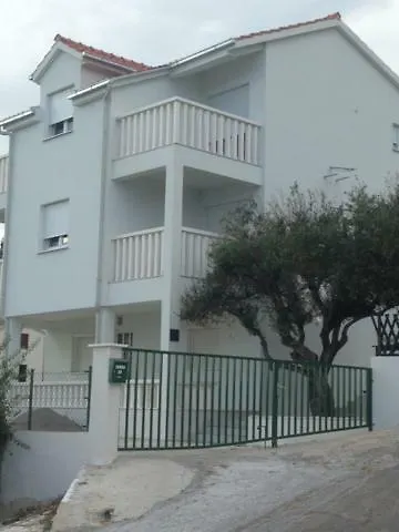 Holiday Home - Apartment Carmen Sevid
